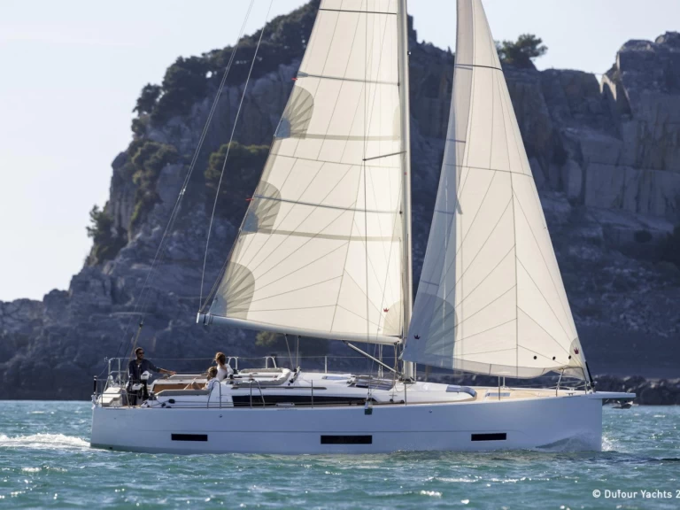 Sailboat hire in La Trinité-sur-Mer - Dufour Dufour 390 Grand Large