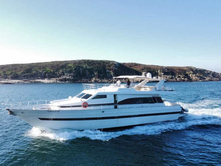 Hire a Cantieri Di Pisa Akhir 22 Baiona