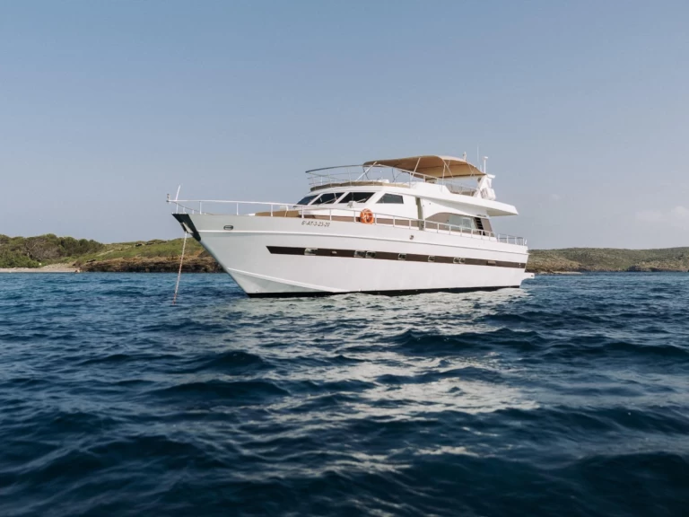 Yacht hire Baiona cheap Akhir 22