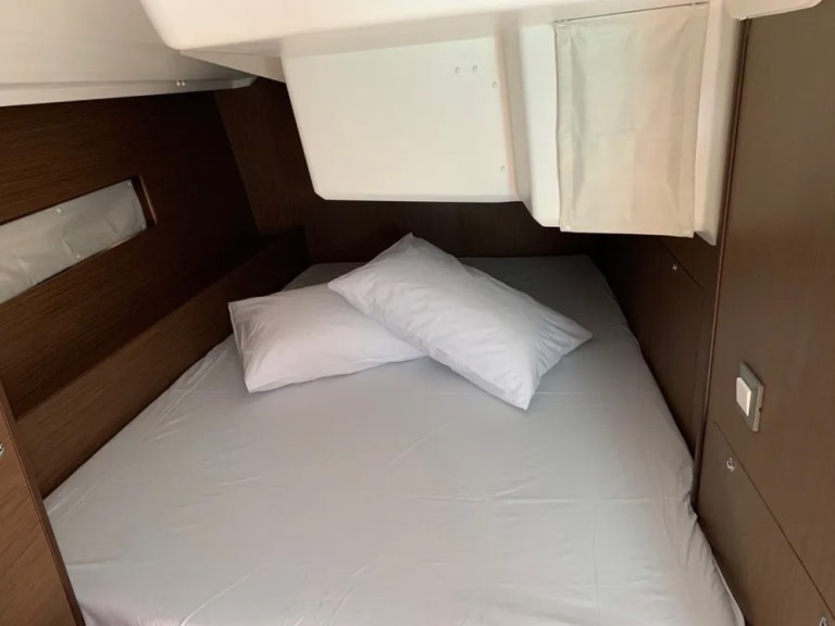 Hire Sailboat Bénéteau with a boat licence