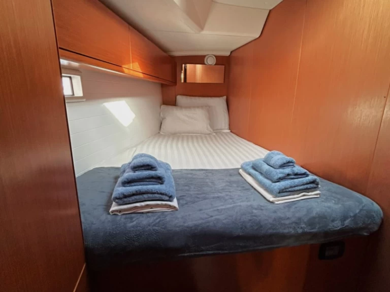 Hire Sailboat with or without skipper Bavaria Alimos