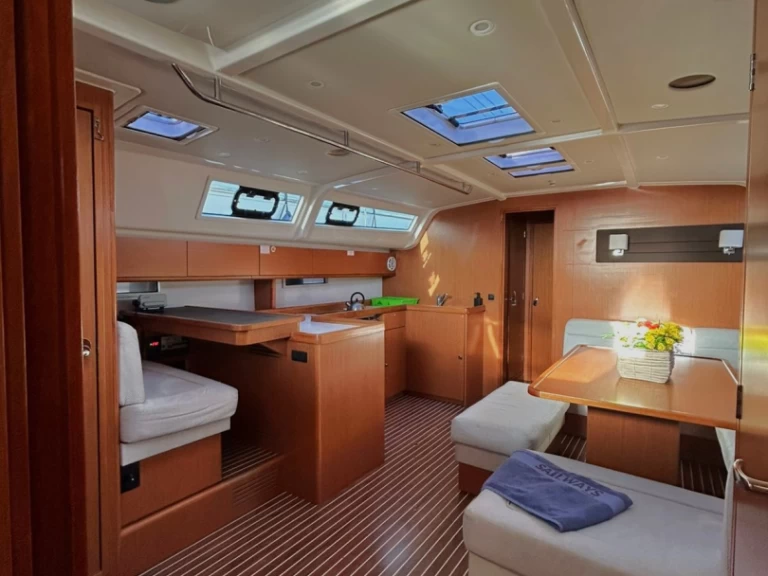 Yacht hire Tourlos cheap Cruiser 51