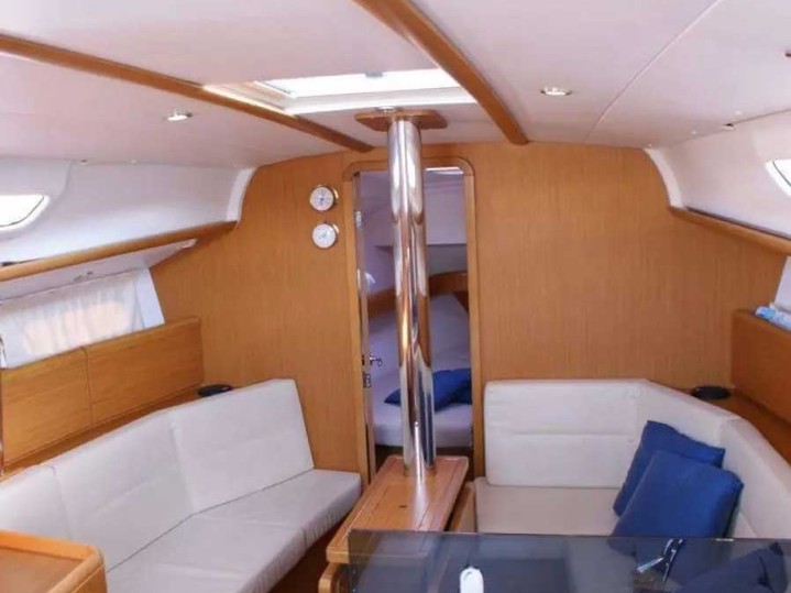 Hire Sailboat with or without skipper Jeanneau Punta Ala