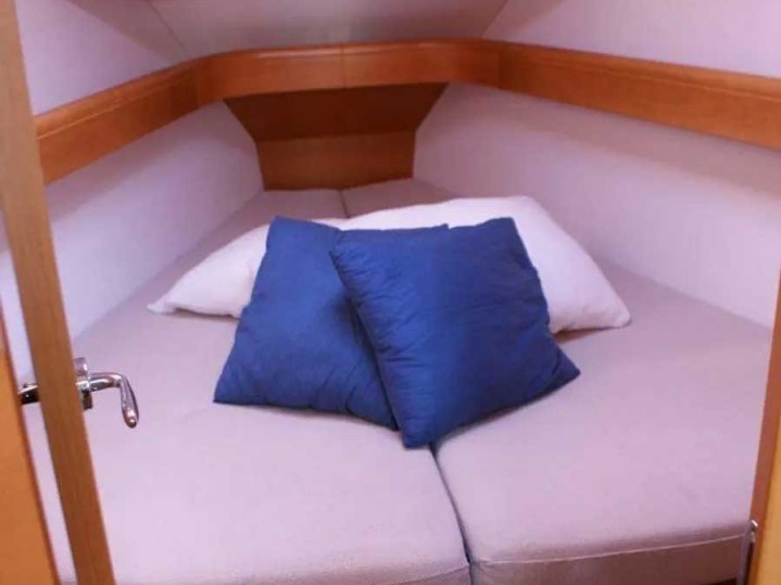 Hire a Jeanneau Sun Odyssey 36i Punta Ala