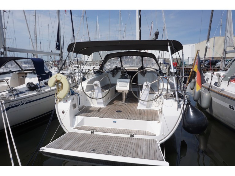 Sailboat hire in Lemmer - Bavaria Cruiser 41
