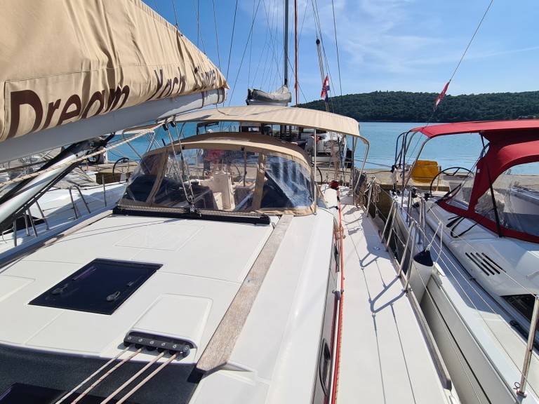 Charter a Dufour Dufour 460 Grand Large in Zaton on Samboat
