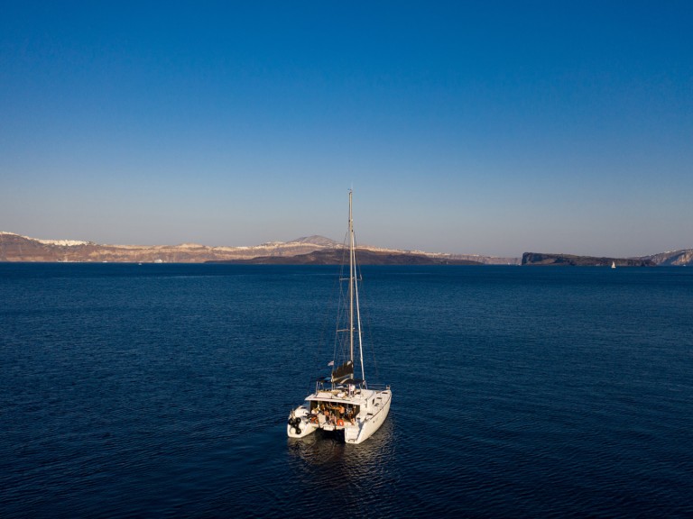 Charter a Lagoon Lagoon 450 F in Lávrio on Samboat