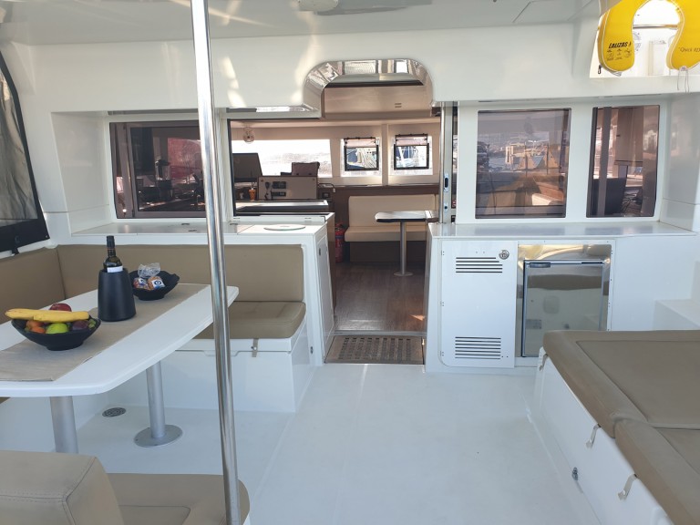 Hire Catamaran Lagoon with a boat licence