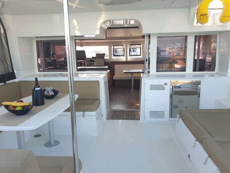 Hire Catamaran Lagoon with a boat licence