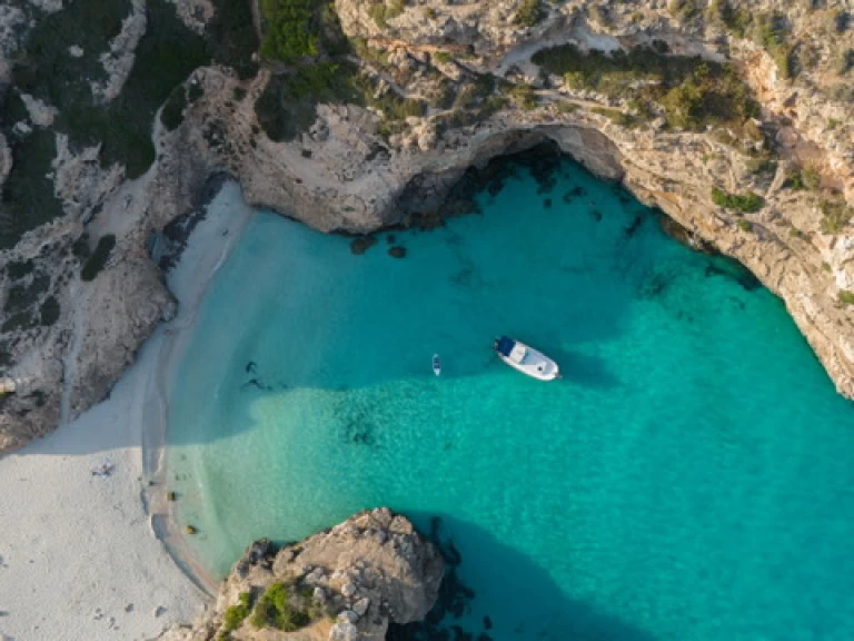 Yacht charter Colònia de Sant Jordi - Myabca 900 on SamBoat