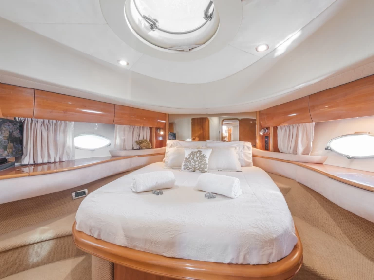 Yacht charter Capri - Princess Princess V65 on SamBoat