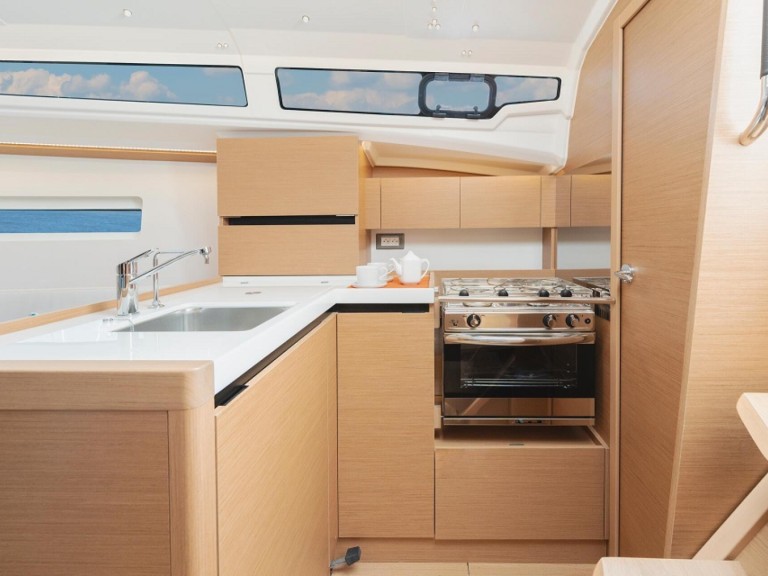 Sailboat to hire Hyères at the best price