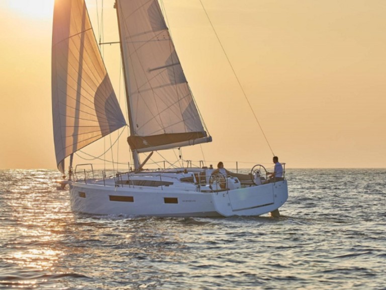 Sailboat hire in Hyères - Jeanneau SUN ODYSSEY 410 - SUNRISE