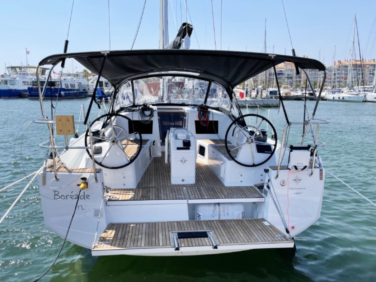 Charter a Jeanneau Sun Odyssey 410 in Hyères on Samboat