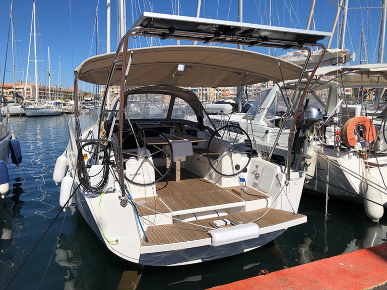 Sailboat hire in Hyères - Dufour Dufour 310