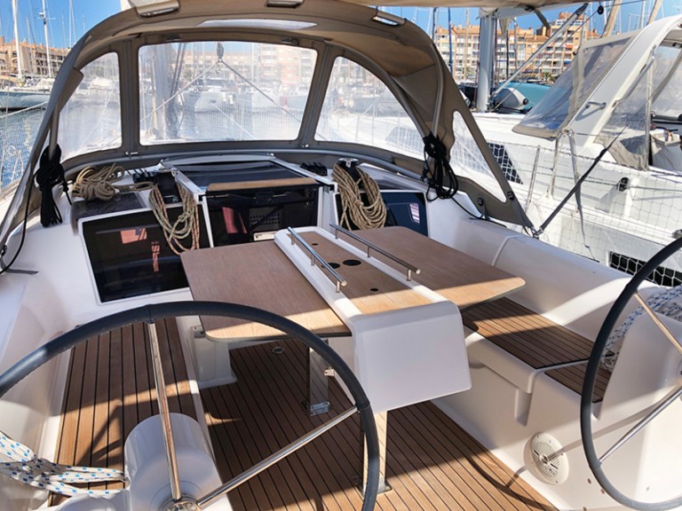 Charter a Dufour Dufour 310 in Hyères on Samboat