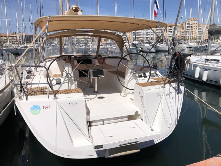 Charter a Dufour Dufour 445 in Hyères on Samboat