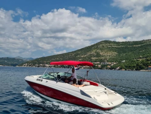 Hire Motorboat Chaparral with a boat licence