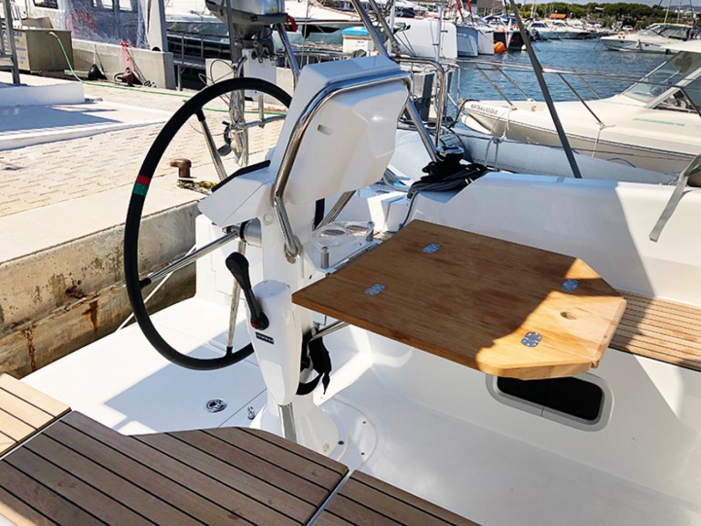 Hire a Jeanneau Sun Odyssey 319 Hyères