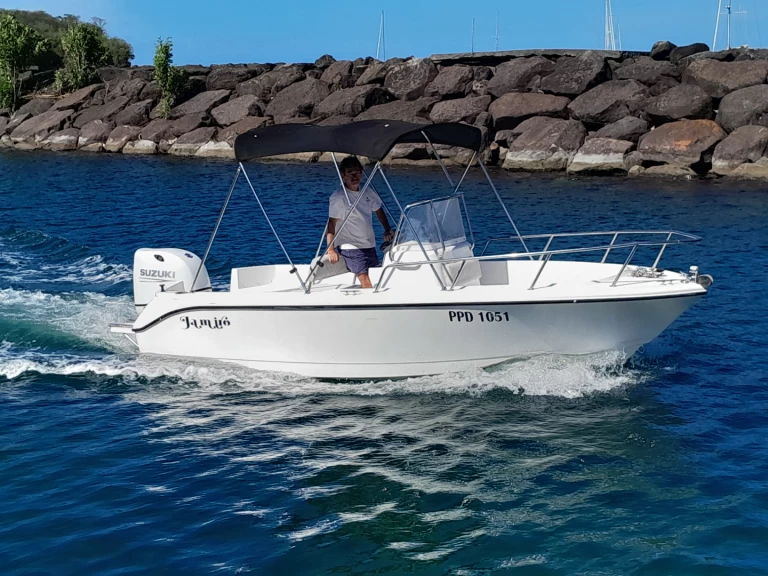 Hire Motorboat EDGEWATER with a boat licence