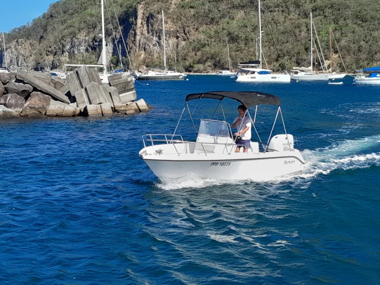 Motorboat to hire Deshaies at the best price
