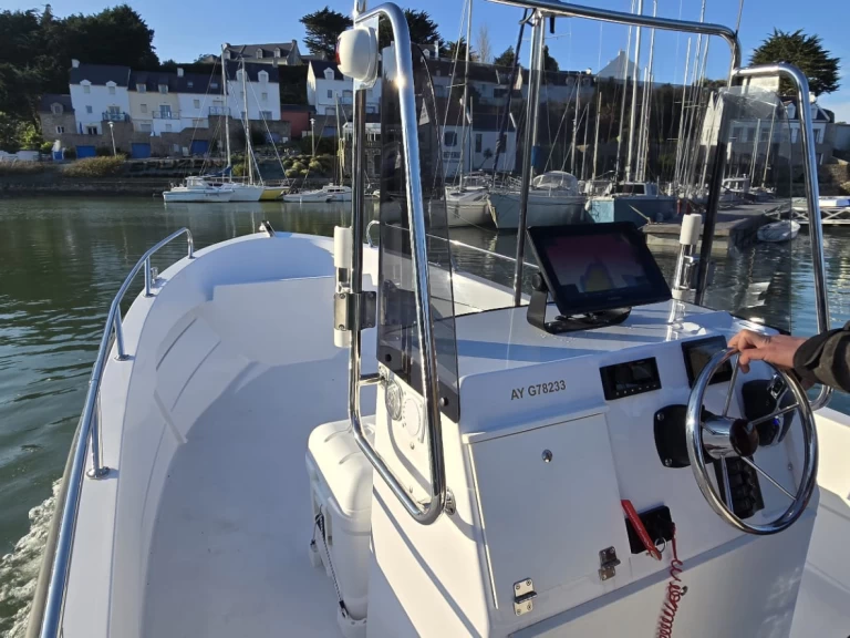 Motorboat hire in Le Palais - Conero 660 Drifting