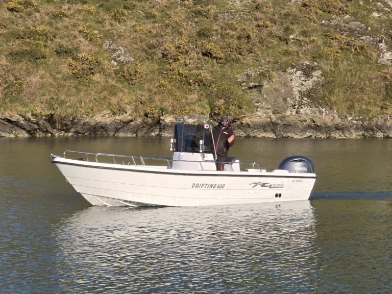 Charter a Conero 660 Drifting in Le Palais on Samboat