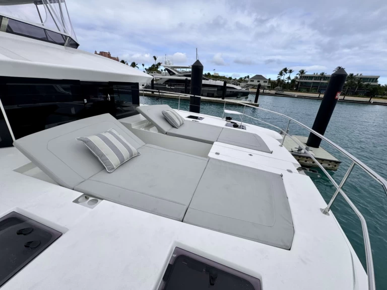 Catamaran to hire Nassau at the best price