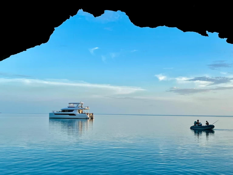 Catamaran to hire Nassau at the best price