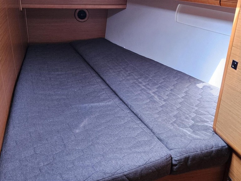 Sailboat to hire Lefkáda at the best price