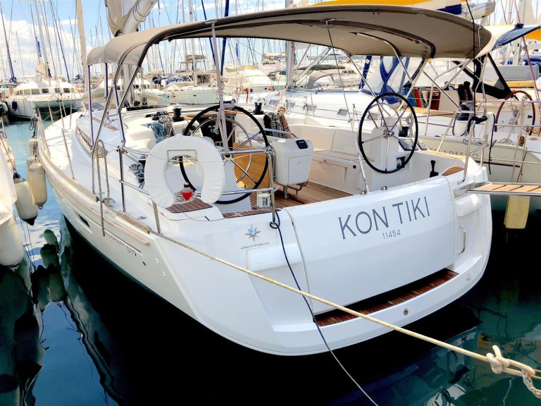 Jeanneau Sun Odyssey 519 charter bareboat or skippered in  Lefkáda