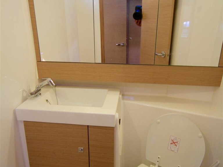 Sailboat to hire Lefkáda at the best price