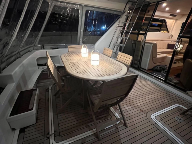 Yacht charter Lisbon - Princess 65 on SamBoat