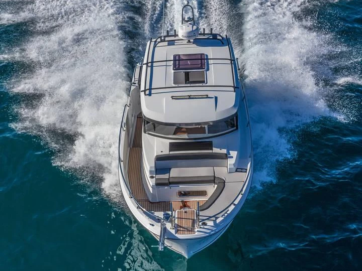 Charter a Jeanneau Merry Fisher Marlin 895 in Dénia on Samboat