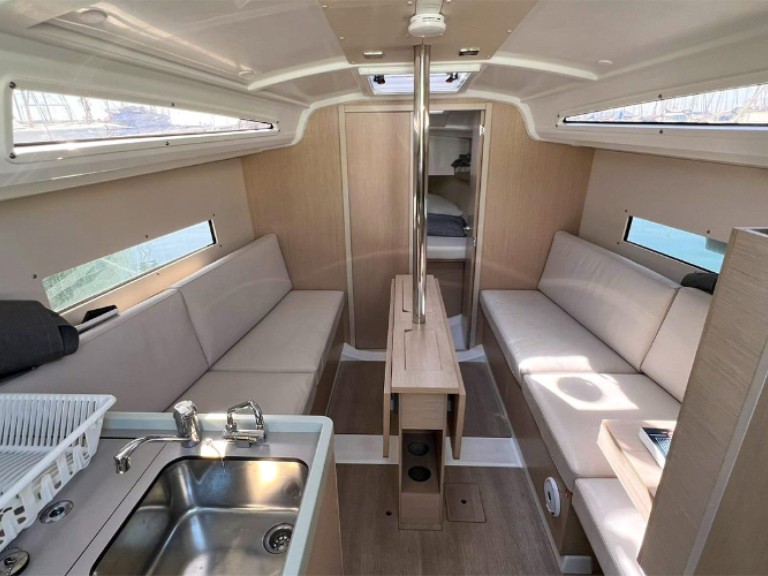 Yacht charter Bandol - 4 OCEANIS 30.1 - JE (2D/0C/0P) on SamBoat