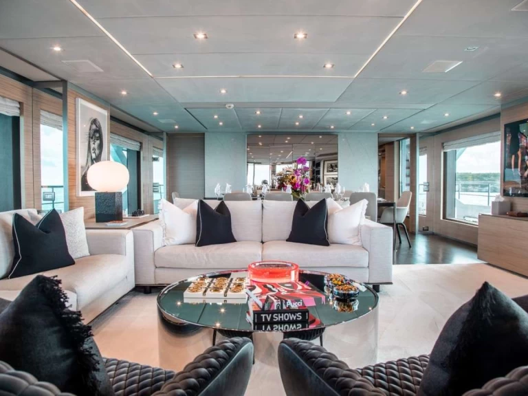 Luxury Yacht to hire Bahamas at the best price