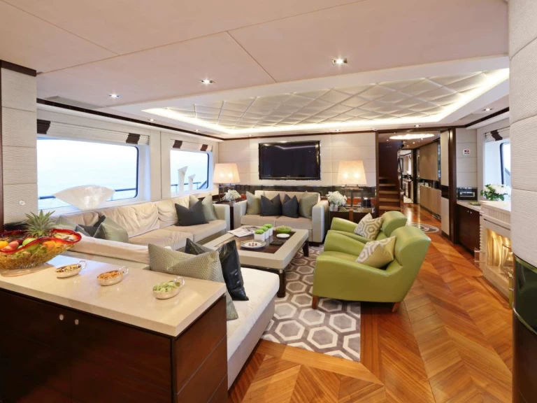Charter a Heesen AURELIA in Barcelona on Samboat