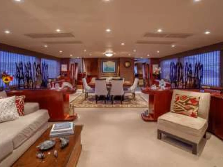 Hire Luxury Yacht Broward with a boat licence