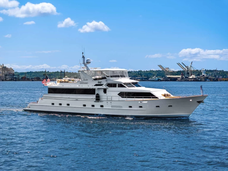 Luxury Yacht to hire Seattle at the best price