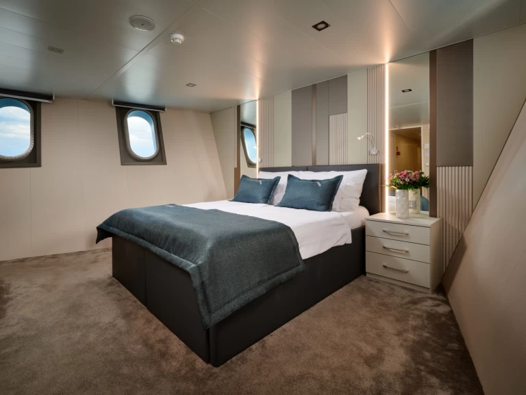  Motoryacht Ohana charter bareboat or skippered in  Split
