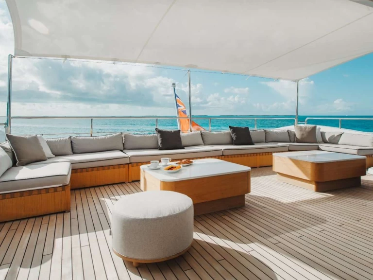 Luxury Yacht hire in Bahamas - Benetti EMINA