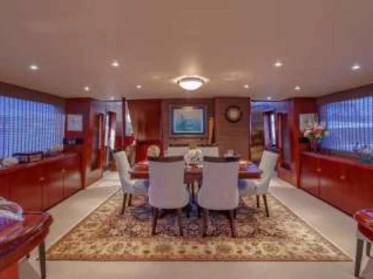 Luxury Yacht hire in Seattle - Broward Blackwood