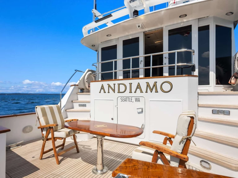 Hire Luxury Yacht Broward with a boat licence