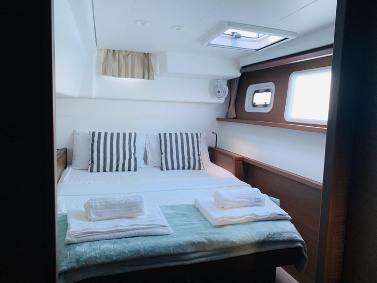 Hire a Lagoon Lagoon 450 Cugnana Verde