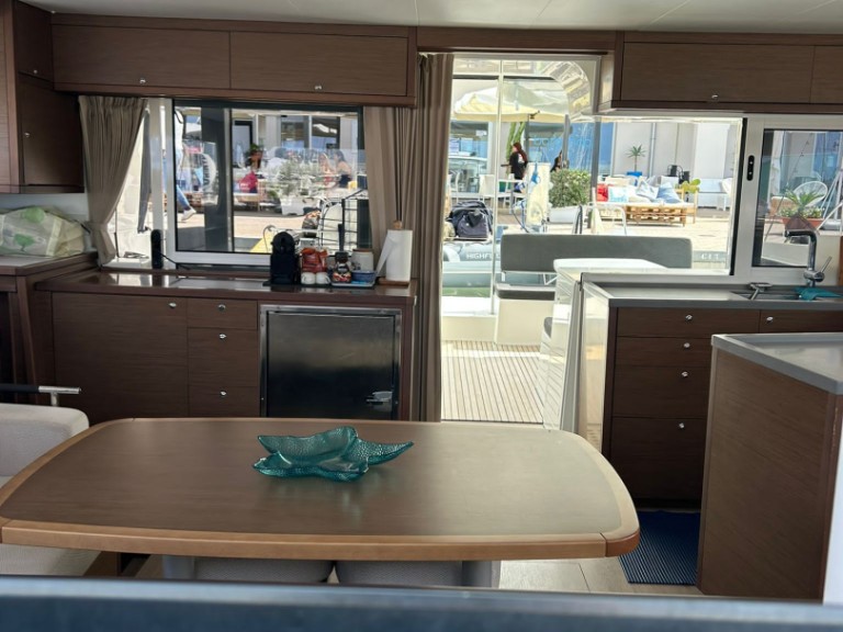 Charter a Lagoon Lagoon 450 in Cugnana Verde on Samboat