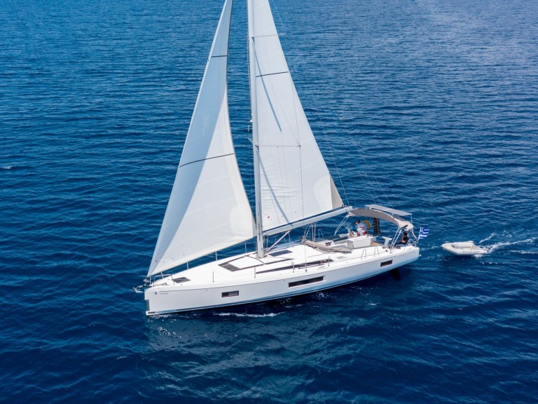 Hire a Bénéteau Oceanis 51.1 Alimos