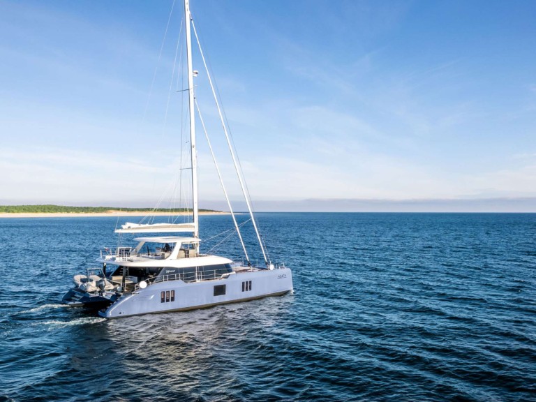 Hire Catamaran Sunreef with a boat licence