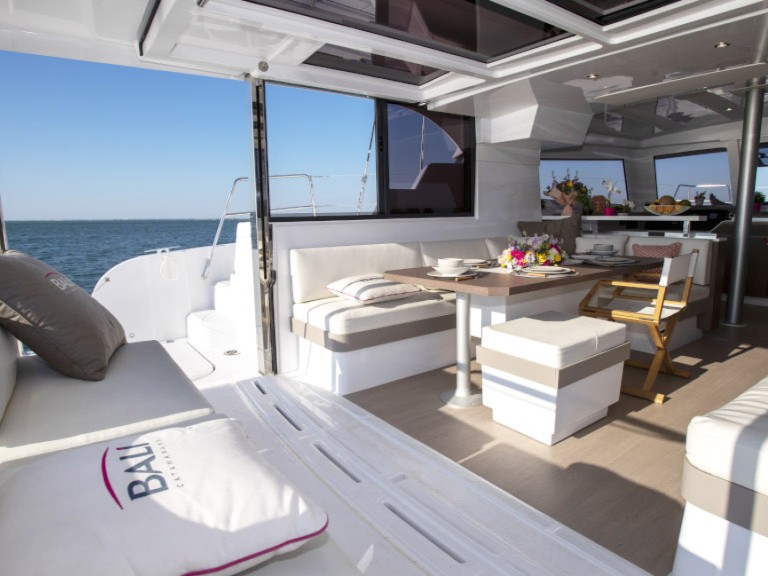 Yacht hire Hyères cheap Catspace 