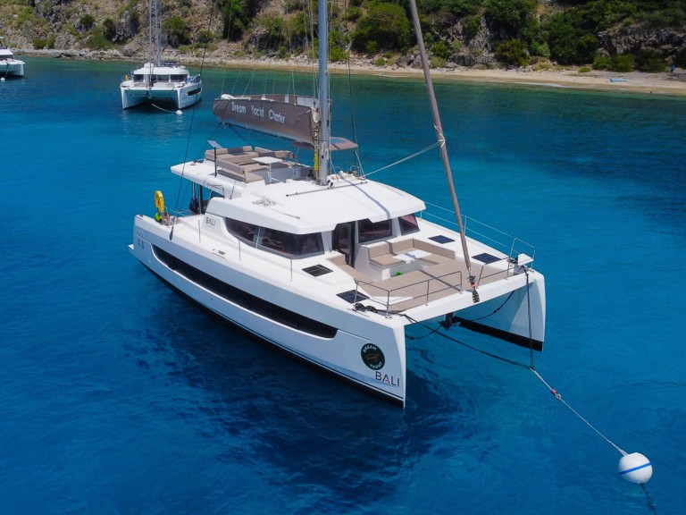 Catamaran to hire Port Cogolin at the best price