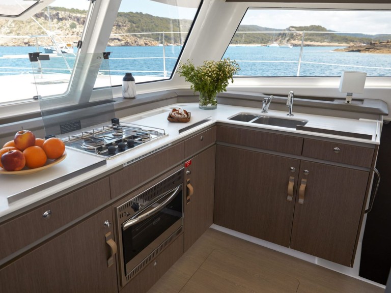 Charter a Bali Catspace  in Hyères on Samboat